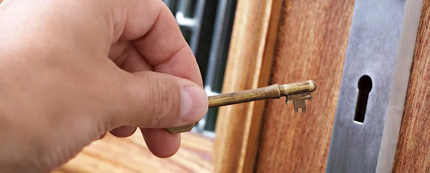 Central Locksmith Store Providence, RI 401-249-9275 - lockout-service-01